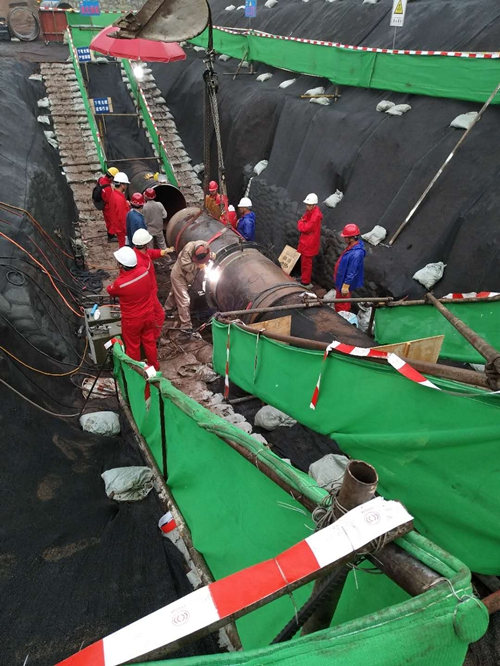 三聯磁電管道消磁-東北石油換管作業區-管道消磁完成,管口焊接 三聯磁電管道消磁-東北石油換管作業區-管道消磁完成,管口焊接
